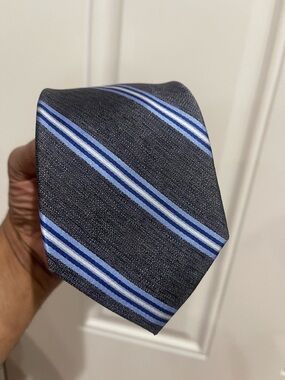 Jos. A. Bank Gray Tie with Blue and White Stripes Sz Os